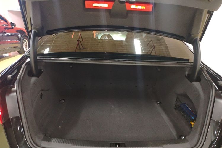 奥迪A6L 2018款 30周年年型 45 TFSI quattro 运动型机舱底盘23