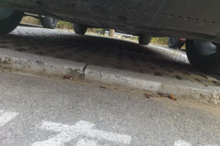 红旗HS7 2023款 2.0T 自动四驱旗畅版 六座局部细节9008