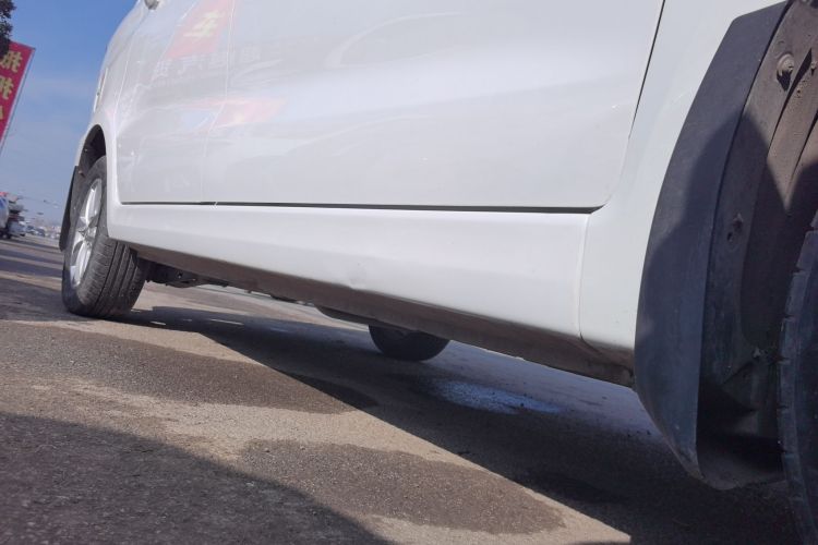 东风风光 风光330 2019款 1.5L手动实用型II 国VI局部细节9001