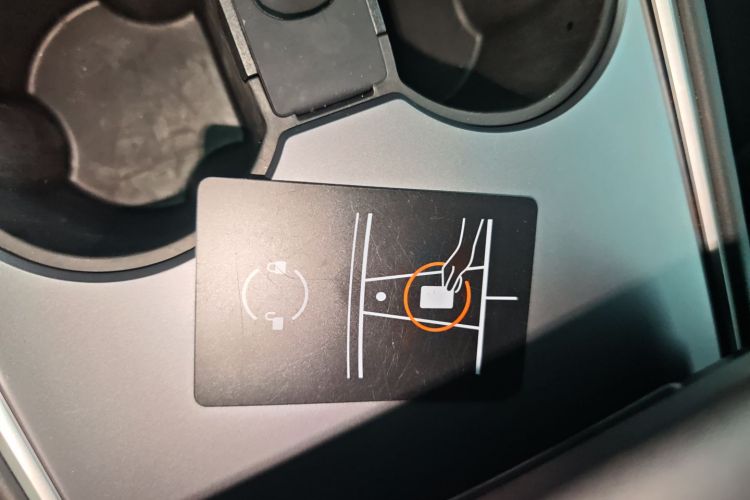 特斯拉 Model 3 2022款 后轮驱动版中控内饰11