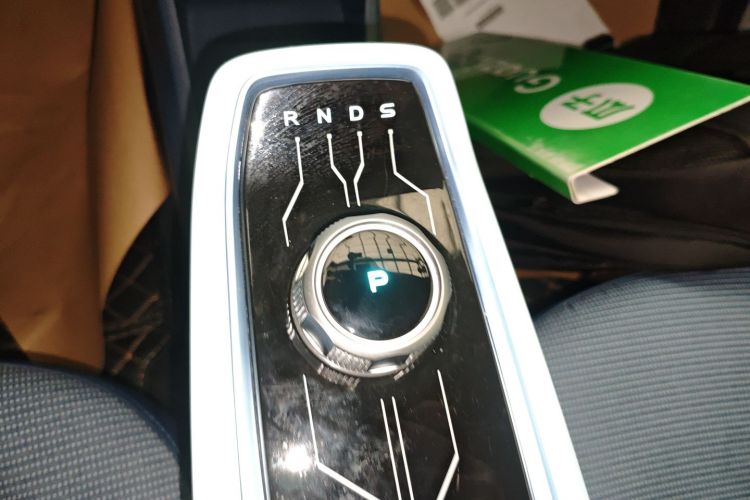 长安欧尚 奔奔E-Star 2022款 赏心版 多彩款 磷酸铁锂局部细节18