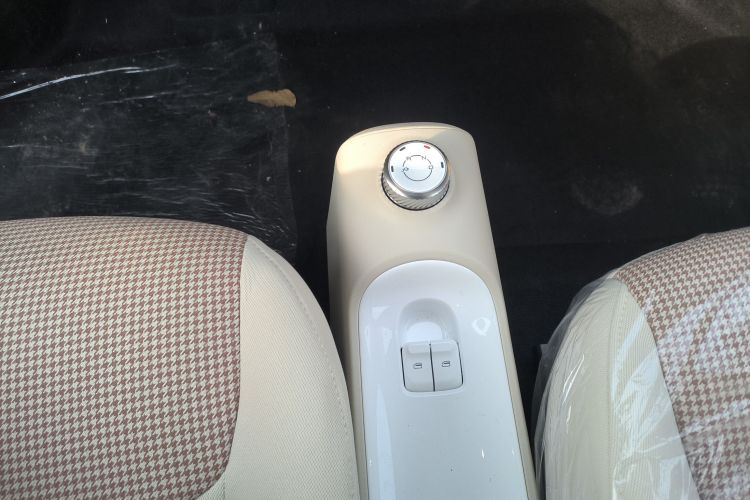 五菱汽车 宏光MINIEV 2024款 第三代 215km 青春版中控内饰18