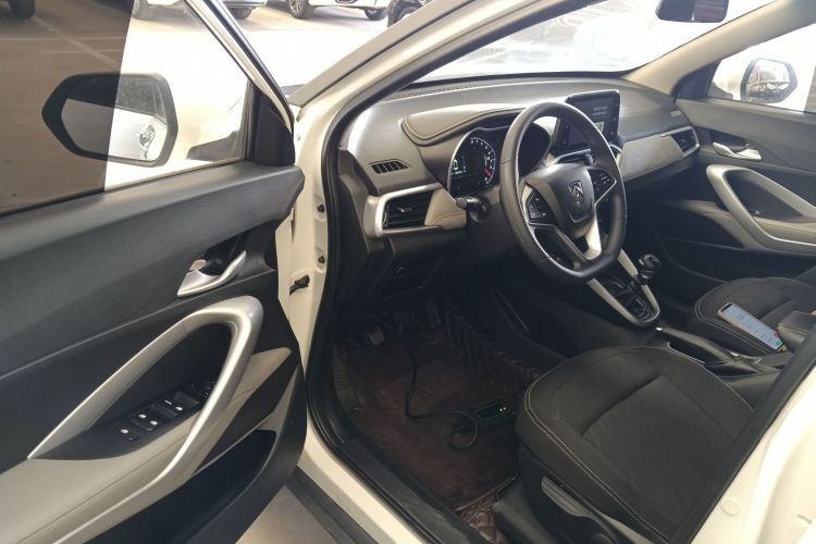 宝骏510 2019款 1.5L 手动乐享型73kW 国VI中控内饰20