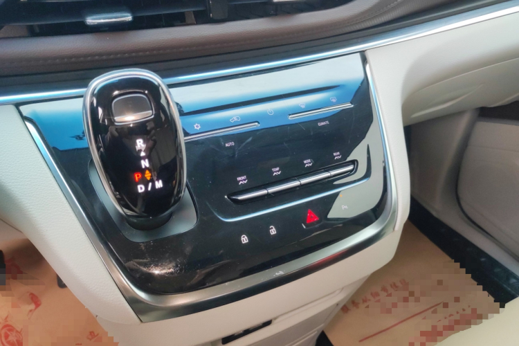 别克GL8 2021款 陆上公务舱 652T 舒适型中控内饰18