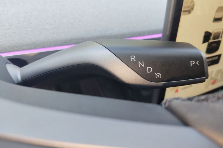 特斯拉 Model Y 2024款 长续航全轮驱动版中控内饰18