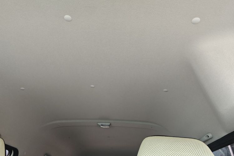 SRM鑫源 好运 2025款 启航版  弗迪42.3kWh 305km 6座中控内饰22