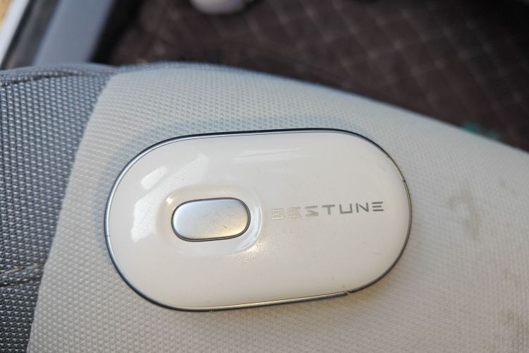 奔腾小马 2025款 222km 闪电马中控内饰11