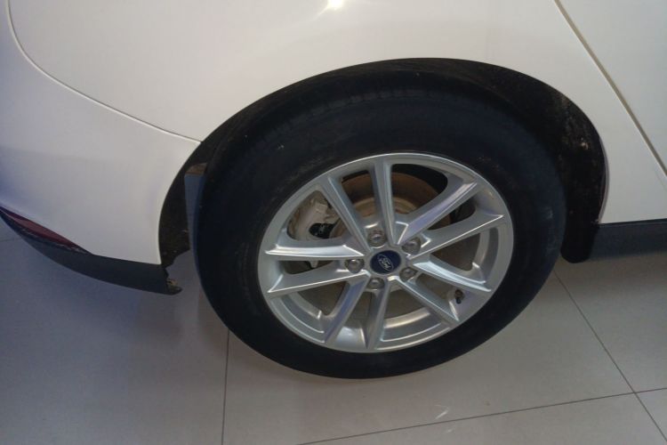 福特 福克斯 2018款 两厢经典 1.6L 自动风尚型智行版车身外观6003