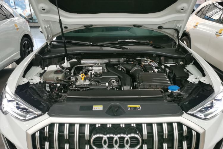 奥迪Q3 2024款 35 TFSI 时尚致雅型机舱底盘24