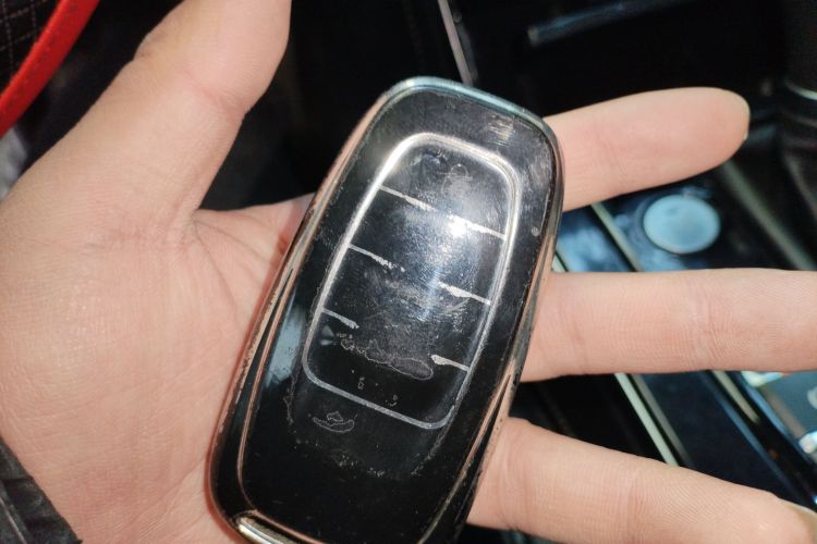 红旗H5 2019款 30TD 智联灵动版中控内饰7001