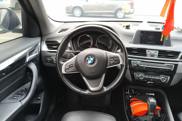 宝马X1 2019款 sDrive18Li 尊享型中控内饰13