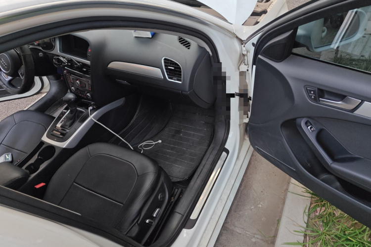 奥迪A4L 2015款 35 TFSI 自动标准型局部细节9001