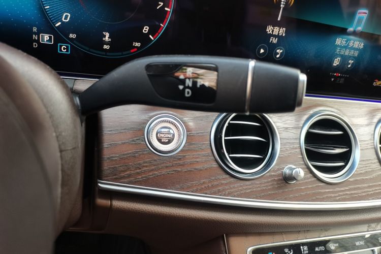 奔驰E级 2021款 E 300 L 时尚型中控内饰18