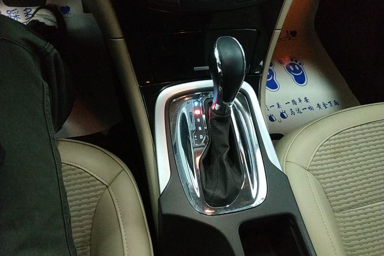 别克 君威 2015款 2.0L 领先时尚型中控内饰18