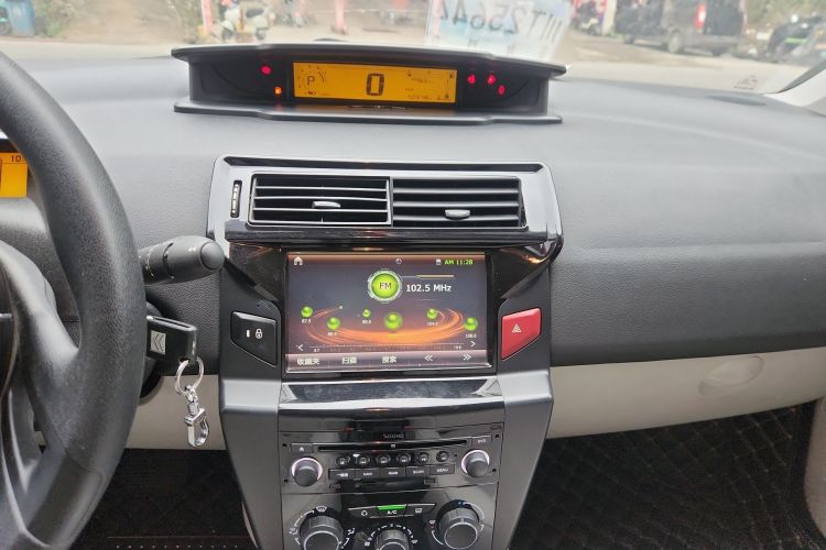 雪铁龙 世嘉 2013款 三厢 1.6L 自动品尚型中控内饰16