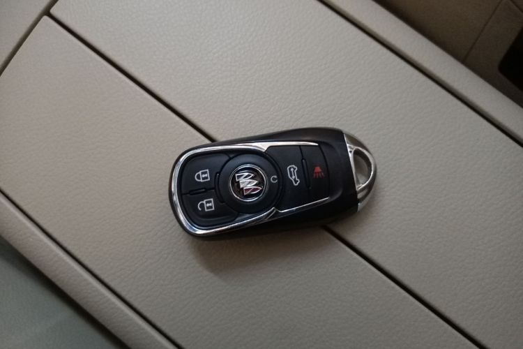 别克GL8 2023款 陆上公务舱 652T 豪华型中控内饰11