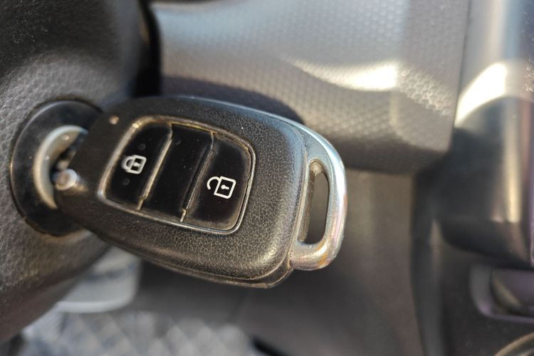 现代 瑞纳 2017款 1.4L 手动焕彩版 国V中控内饰11