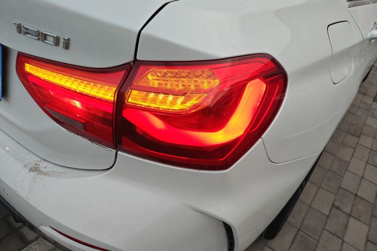 宝马1系 2021款 120i M运动版车身外观9