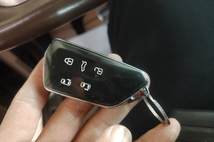 大众 威然 2022款 380TSI 尊驰版中控内饰7001