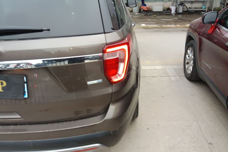 福特 探险者(进口) 2016款 2.3T 精英版车身外观9