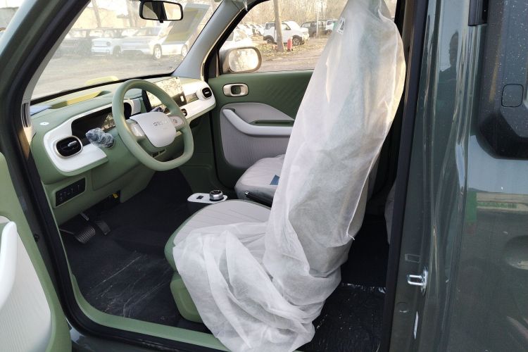 吉利银河 2025款 210km 熊猫骑士中控内饰19