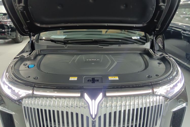 岚图汽车 岚图梦想家 2025款 PHEV 四驱尊贵鲲鹏版机舱底盘24