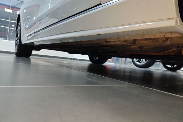 捷豹XEL 2024款 2.0T 250PS R-DYNAMIC S进取运动版局部细节9001