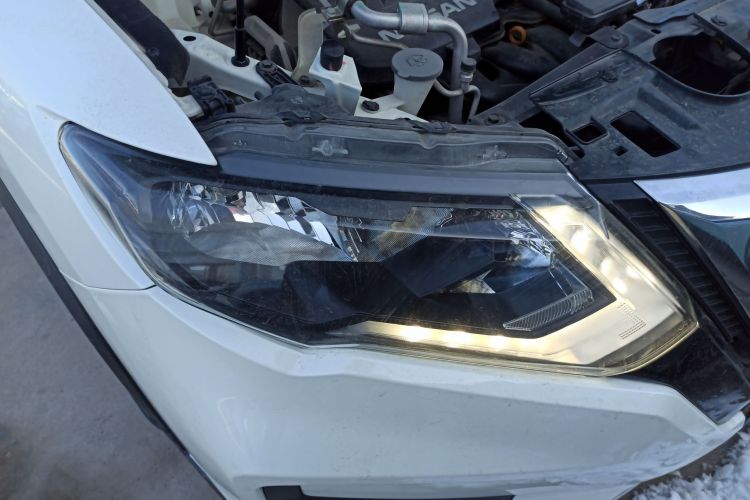 日产 奇骏 2019款 2.0L CVT舒适版 2WD车身外观8