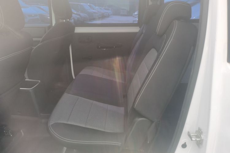 五菱汽车 五菱宏光PLUS 2020款 1.5L 手动标准型 5座中控内饰7004