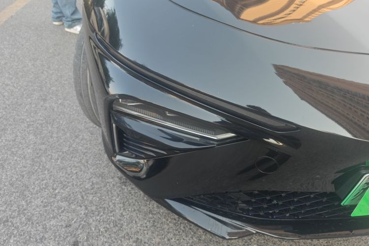 哪吒汽车 哪吒S 2023款 纯电 520km 后驱版车身外观8