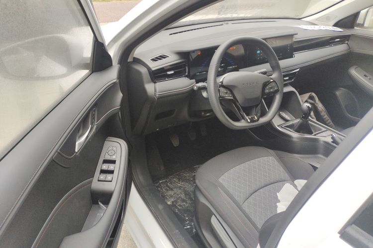 荣威i5 2023款 1.5L 手动舒享版中控内饰20