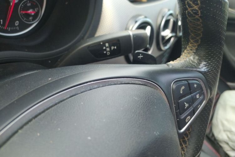 奔驰B级 2017款 B 200 动感型中控内饰18