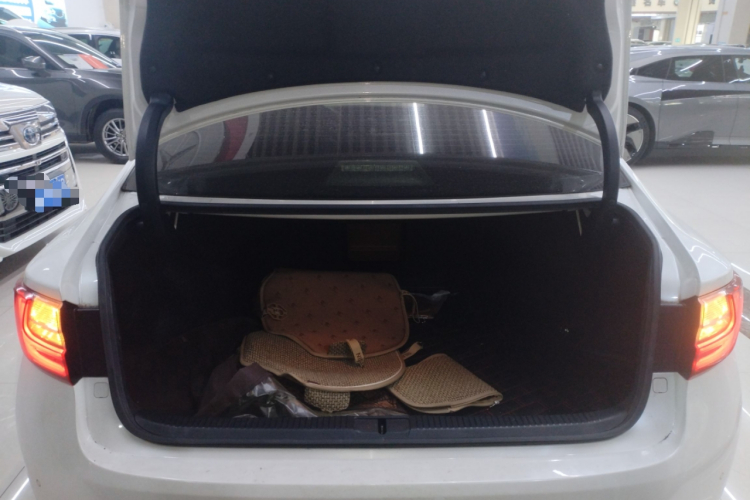 雷克萨斯ES 2015款 200 精英版机舱底盘23