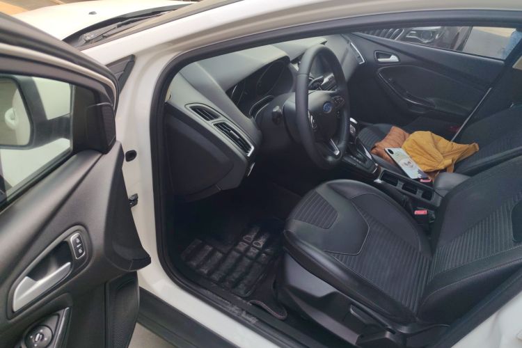 福特 福克斯 2015款 三厢 EcoBoost 125 自动超能风尚型中控内饰20