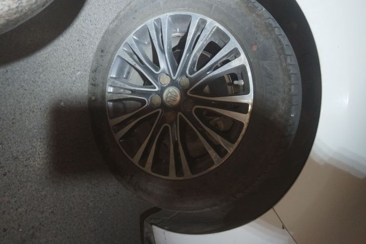 别克 英朗 2017款 15N 自动豪华型车身外观10