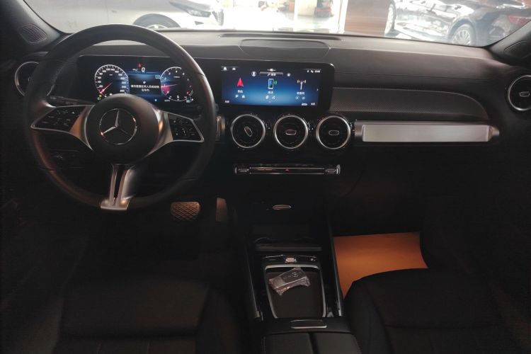 奔驰GLB 2024款 GLB 200 动感型局部细节16