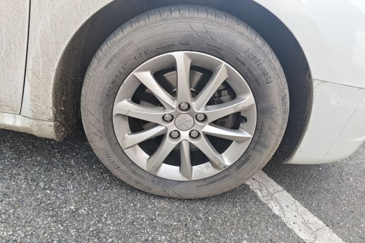 标致508 2013款 2.0L 两周年纪念 自动天窗经典版车身外观10