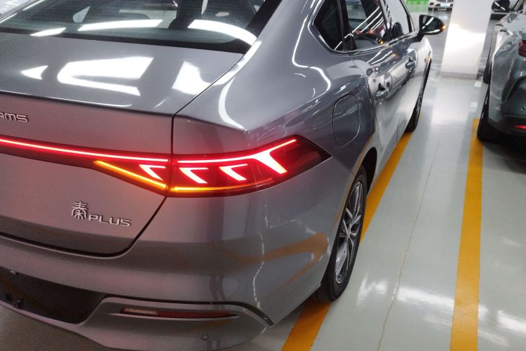 比亚迪 秦PLUS 2023款 冠军版 EV 510KM卓越型车身外观9