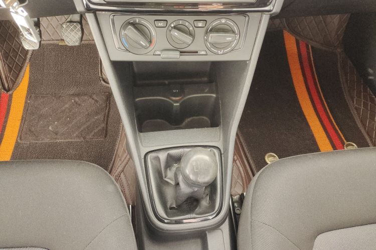 大众 捷达 2015款 质惠版 1.4L 手动时尚型中控内饰18