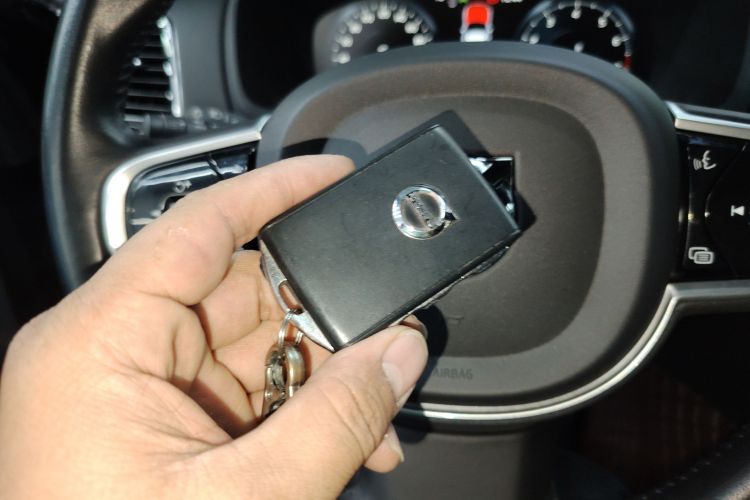 沃尔沃XC90 2022款 B6 智逸豪华版 7座中控内饰11