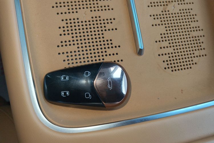 岚图汽车 岚图梦想家 2025款 PHEV 四驱旗舰鲲鹏版中控内饰11