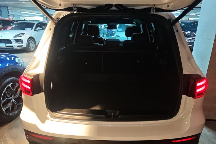 奔驰GLB AMG 2024款 AMG GLB 35 4MATIC机舱底盘23