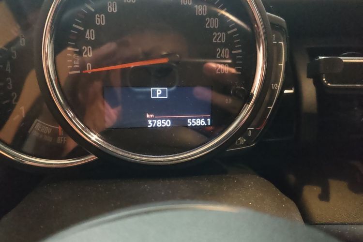 MINI 2018款 1.5T COOPER 经典派中控内饰15