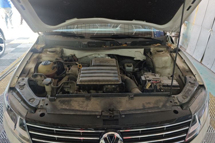 大众 朗逸 2017款 1.6L 自动舒适版机舱底盘24