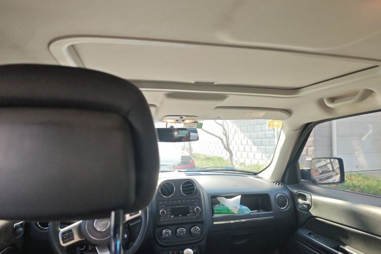 Jeep 自由客 2015款 2.4L 运动版中控内饰22