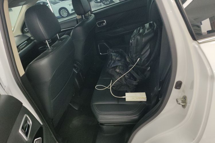 三菱 欧蓝德 2019款 2.0L 两驱畅享版 5座 国V中控内饰7004