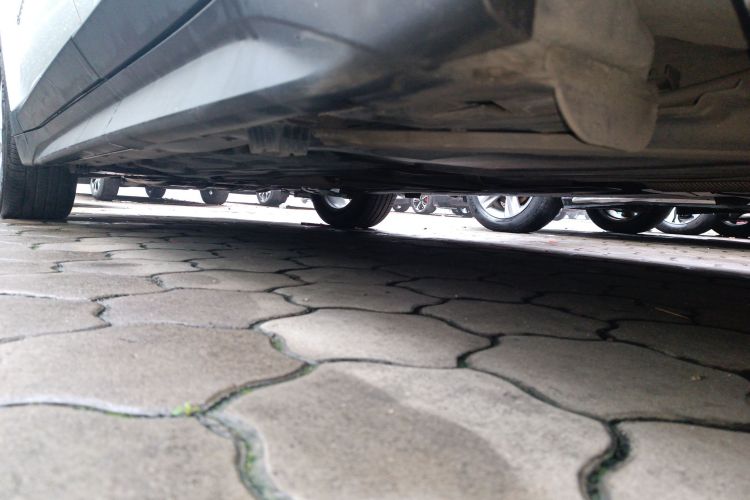 宝马X1 2016款 sDrive18Li 时尚型机舱底盘30