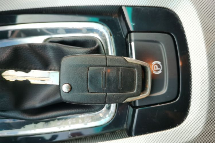 纳智捷 优6 SUV 2015款 1.8T 时尚升级型中控内饰11