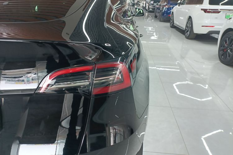 特斯拉 Model Y 2023款 后轮驱动版车身外观9