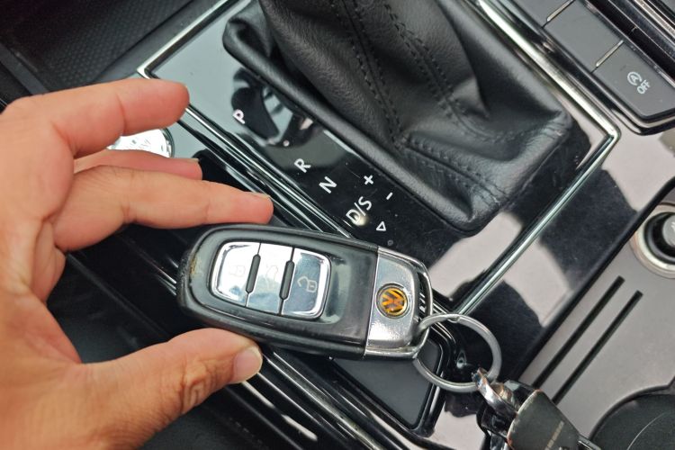 大众 辉昂 2018款 改款 380TSI 两驱商务版中控内饰7001